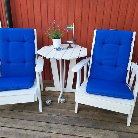 Villa Minihus Med Stor Traedgardstomt Naera Golf Och Hav Trosa Exterior foto