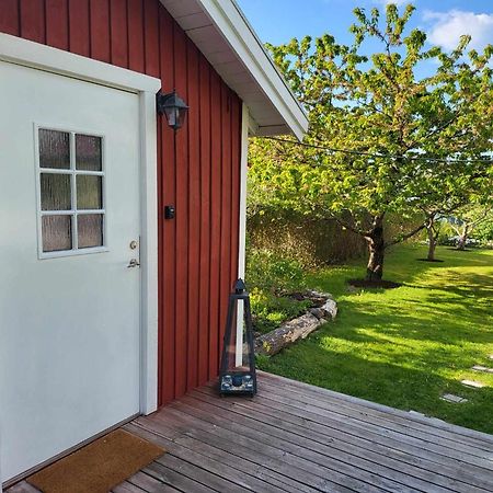 Villa Minihus Med Stor Traedgardstomt Naera Golf Och Hav Trosa Exterior foto