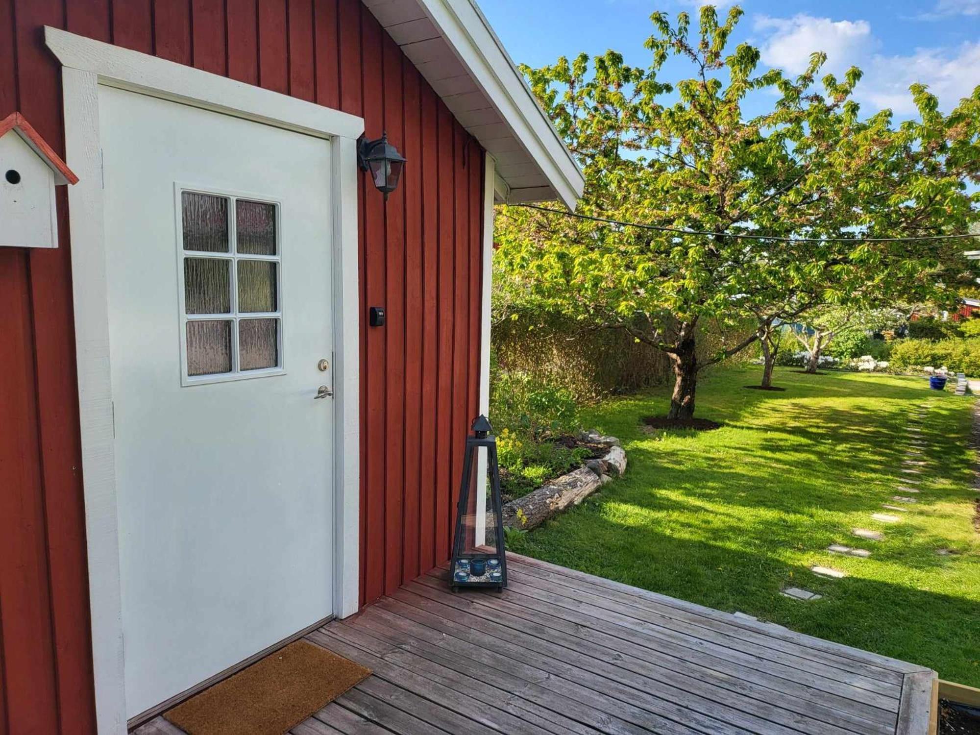 Villa Minihus Med Stor Traedgardstomt Naera Golf Och Hav Trosa Exterior foto