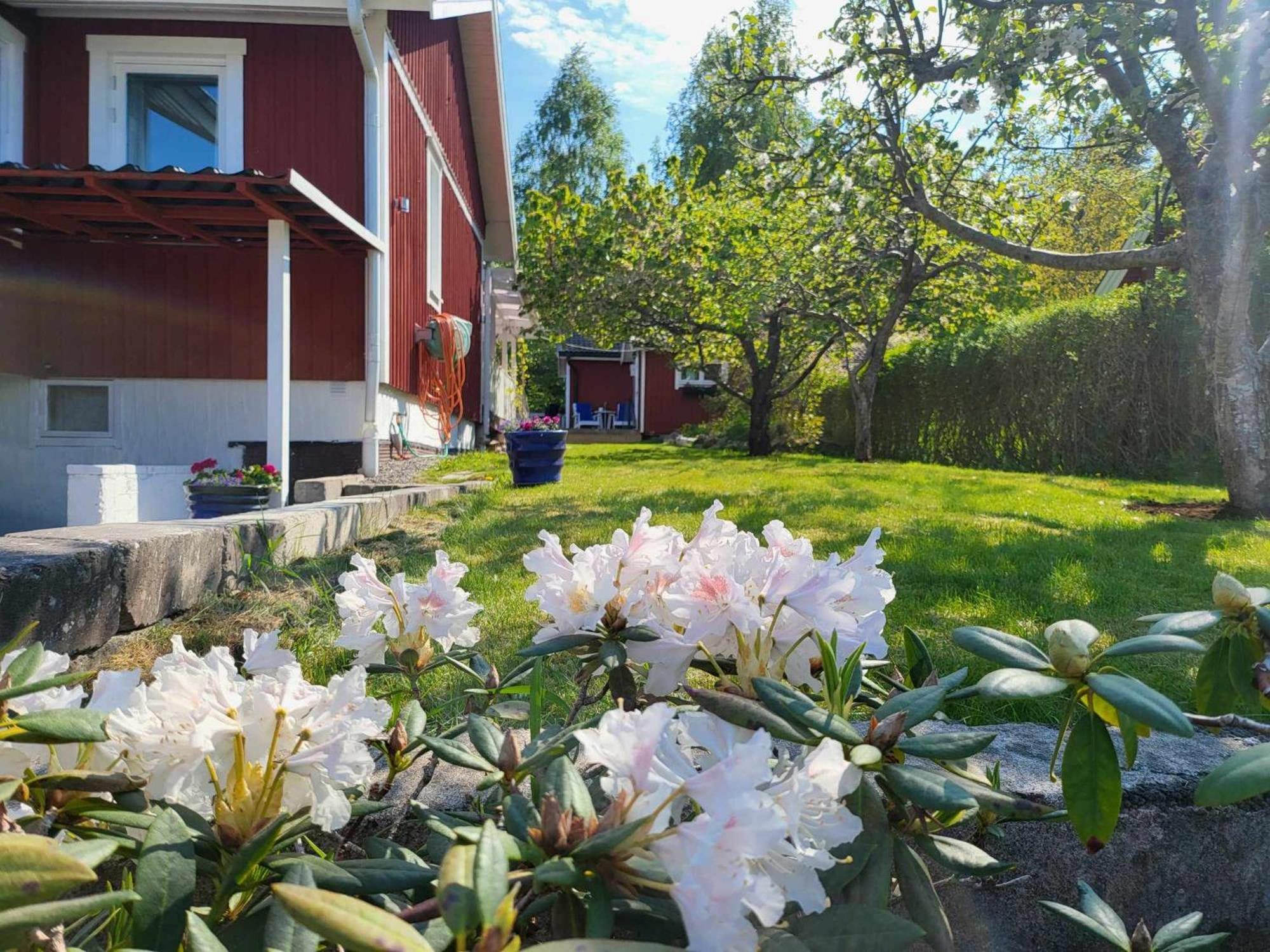 Villa Minihus Med Stor Traedgardstomt Naera Golf Och Hav Trosa Exterior foto