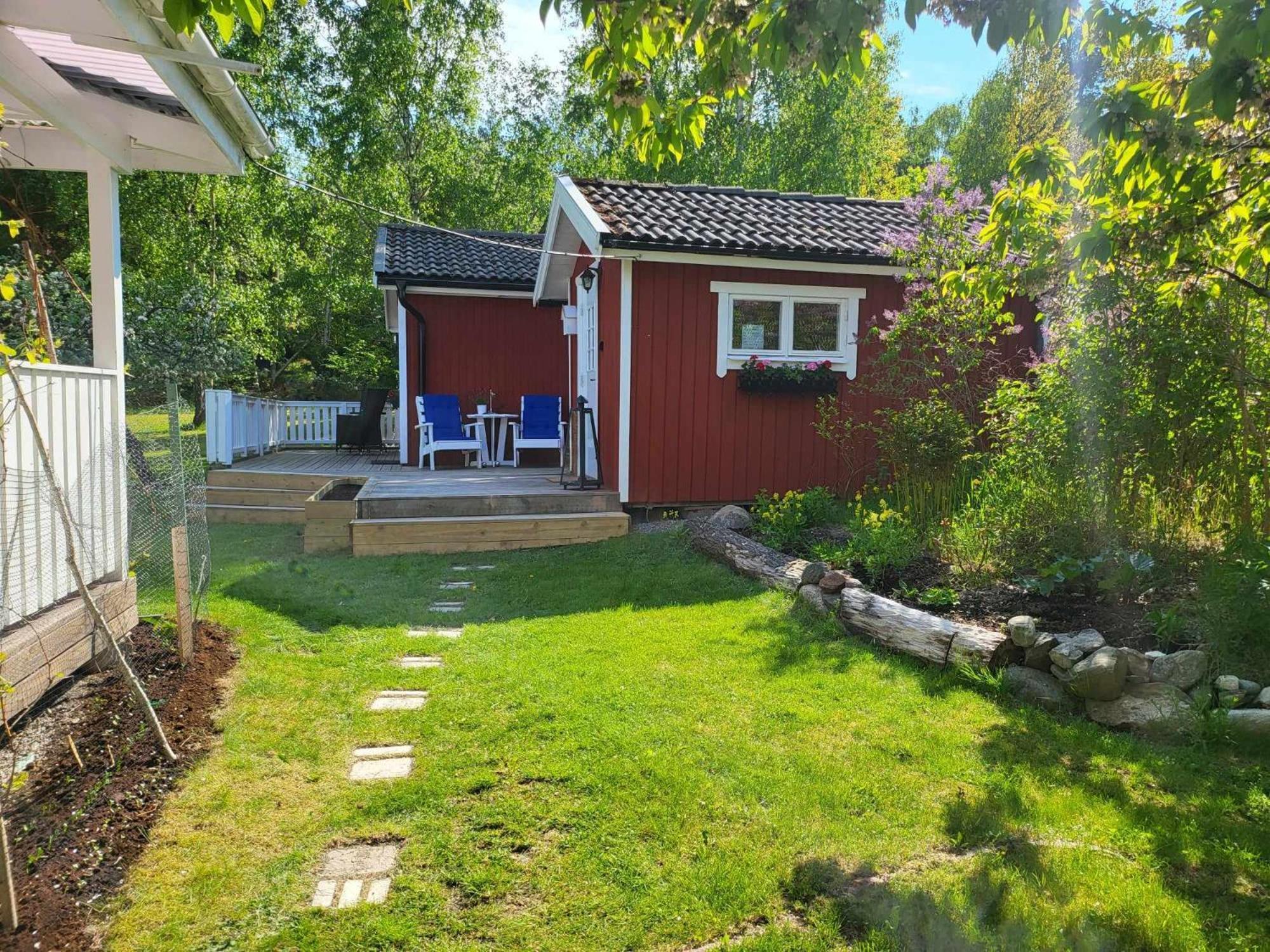 Villa Minihus Med Stor Traedgardstomt Naera Golf Och Hav Trosa Exterior foto